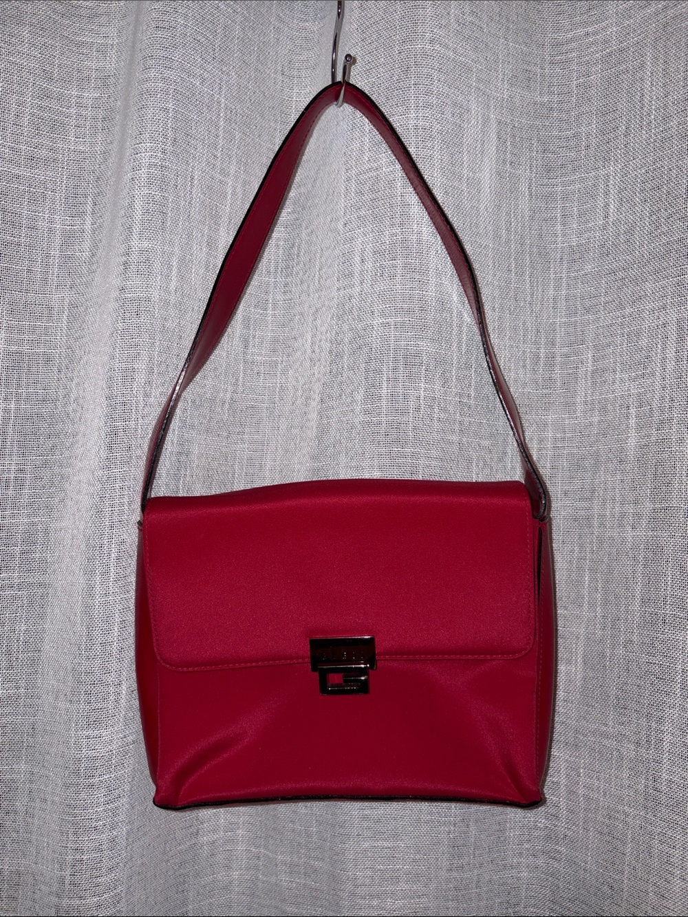 GUESS Red Shoulder Bag with G Clasp